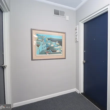 Image 3 - Vienna Villager, 200 Locust Street Southeast, Vienna, VA 22180, USA - Condo for sale