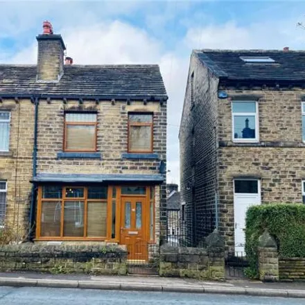 Buy this 2 bed townhouse on Muslin Hall Garage in New Mill Road, Holmfirth