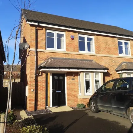 Rent this 3 bed duplex on Harrison Close in Newton Hill, WF1 3FE