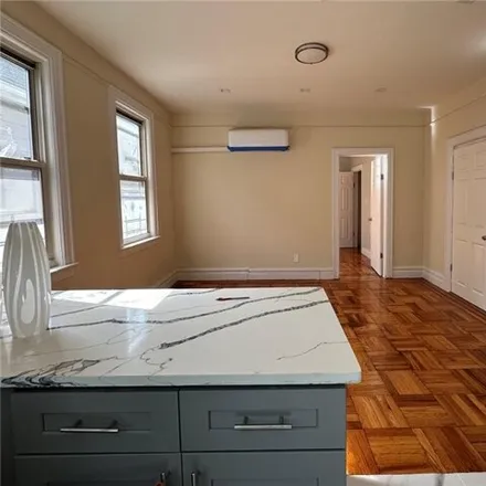Rent this 3 bed house on 926 Morris Park Avenue in New York, NY 10462