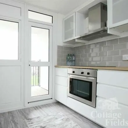 Image 5 - Tiverton House, Exeter Road, Enfield Highway, London, EN3 7TW, United Kingdom - Apartment for sale