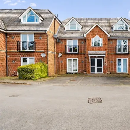 Rent this 2 bed apartment on Wantage Road in Reading, RG30 2SJ