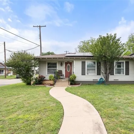 Buy this 3 bed house on 712 Featherston Street in Cleburne, TX 76033
