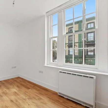 Image 3 - Swimer House, 469 Bethnal Green Road, London, E2 9QW, United Kingdom - Apartment for rent