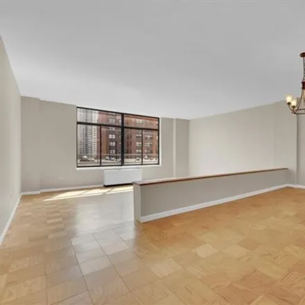 Buy this 4 bed condo on 525 East 80th Street in New York, NY 10028