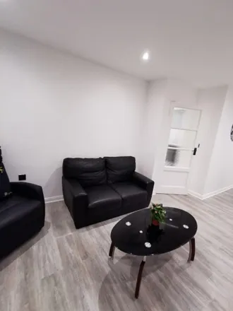 Rent this 1 bed apartment on 16 Woodstock Road in London, CR0 1JR