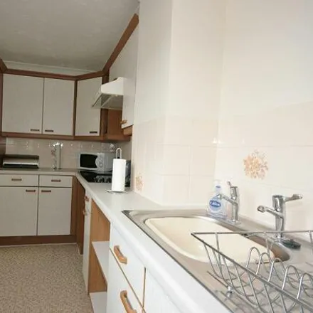 Image 5 - Priory Court, 1-28 Priory Avenue, Reading, RG4 7SN, United Kingdom - Apartment for sale