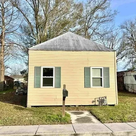 Buy this 2 bed house on 164 Palm Avenue in Houma, LA 70364