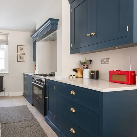 Rent this 3 bed townhouse on London in N1 7AR, United Kingdom