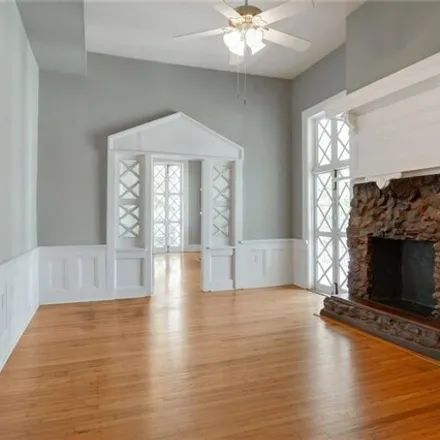 Image 6 - 2625 Saint Charles Avenue, New Orleans, LA 70130, USA - Condo for rent