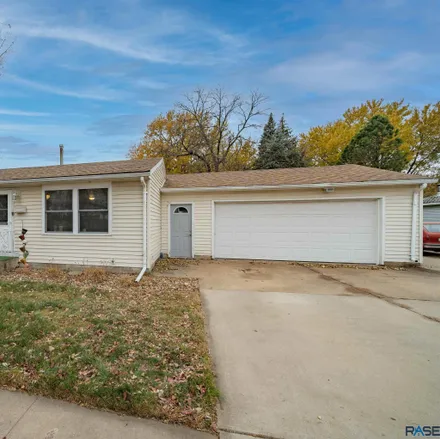 Buy this 2 bed house on 801 North Lincoln Avenue in Sioux Falls, SD 57104