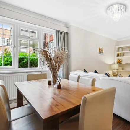 Rent this 1 bed apartment on 16-27 Kenmore Close in London, TW9 3JG