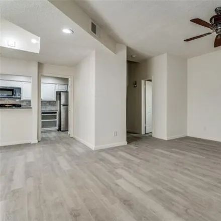 Image 9 - 4000 Frankford Road, Dallas, TX 75287, USA - Condo for sale