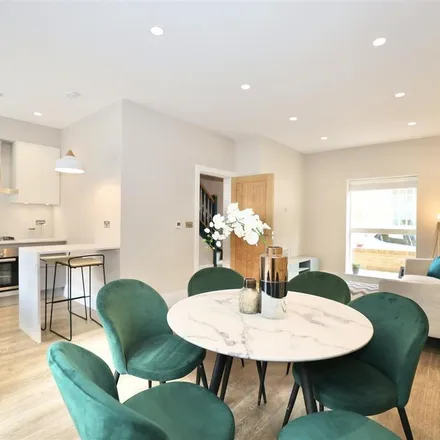 Rent this 3 bed townhouse on 5-8 Otley Terrace in Clapton Park, London