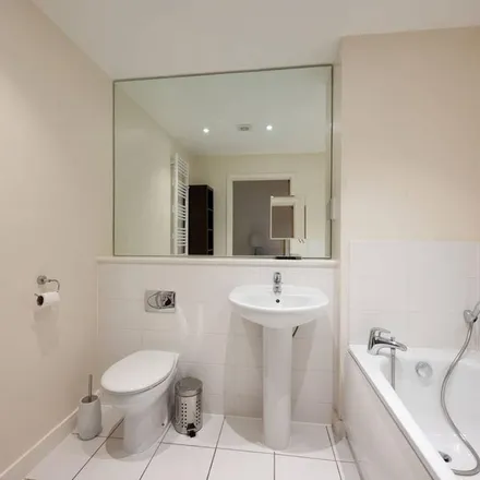 Image 7 - Stormont House, 19 Scott Avenue, London, SW15 3PA, United Kingdom - Apartment for rent