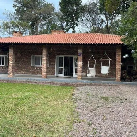 Image 2 - Rua Ágata, Mariscal, Bombinhas - SC, 88515-000, Brazil - House for rent