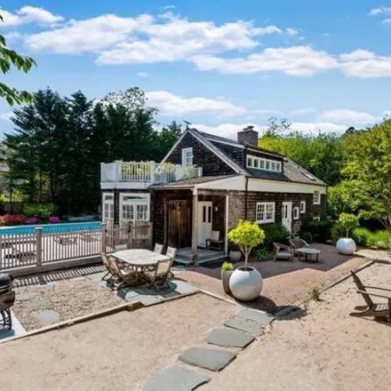 Buy this 4 bed house on 4 Wyandanch Lane in Amagansett, East Hampton
