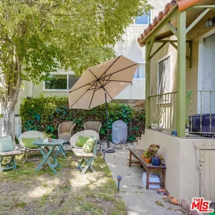 Image 2 - 8571 Rugby Drive, West Hollywood, CA 90069, USA - House for sale