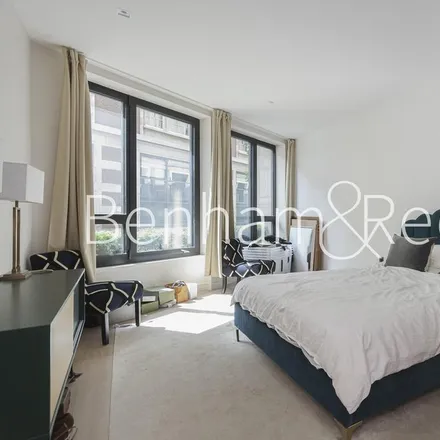 Image 7 - Lincoln Square, 18 Portugal Street, London, WC2A 2AT, United Kingdom - Apartment for rent