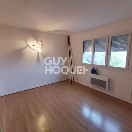 Rent this 2 bed apartment on Collège Jean Macé in Rue des Maréchaux, 62100 Calais