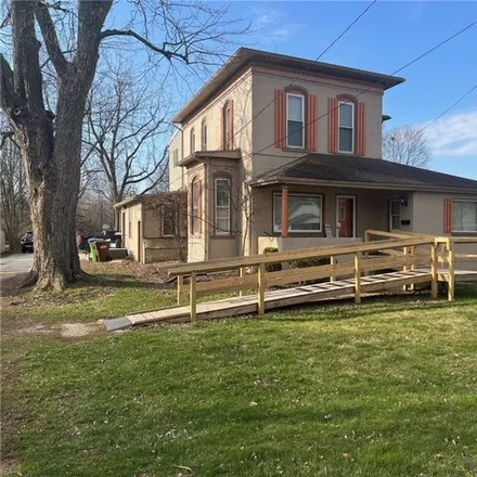 Buy this 4 bed house on 1103 East Sandusky Street in Findlay, OH 45840