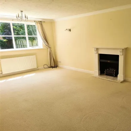 Image 3 - 12 Westminster Drive, Wilmslow, SK9 1QZ, United Kingdom - House for rent
