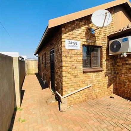 Rent this 3 bed apartment on Protea Glen Shopping Centre in Mdlalose Street, Johannesburg Ward 13