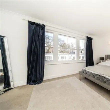 Image 3 - 45 Palace Gardens Terrace, London, W8 4RS, United Kingdom - Room for rent
