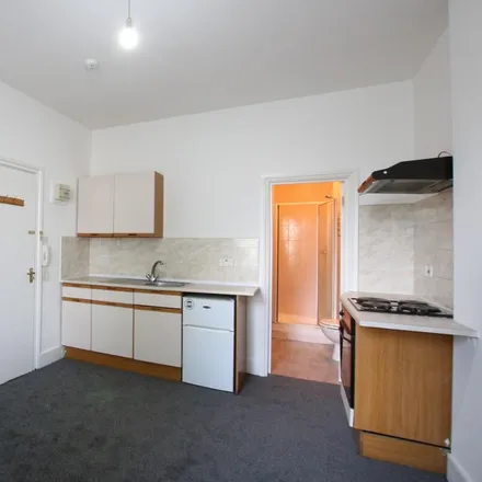 Rent this studio apartment on Park Avenue in Willesden Green, London