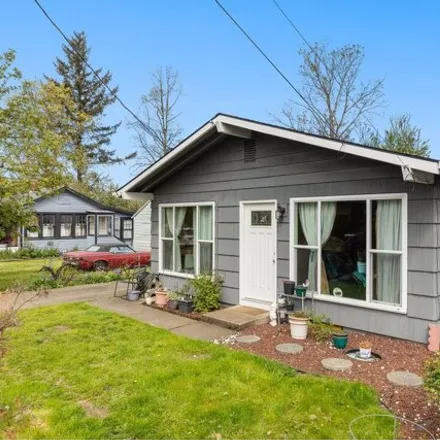 Buy this 3 bed house on 6116 Southeast 85th Avenue in Portland, OR 97266
