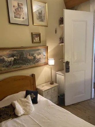 Rent this 3 bed room on Smile.up in Rua Luís de Camões 63, 1300-360 Lisbon