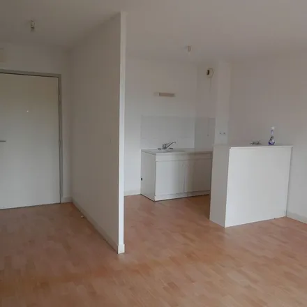 Rent this 3 bed apartment on 39 Rue du Planty in 86180 Buxerolles, France
