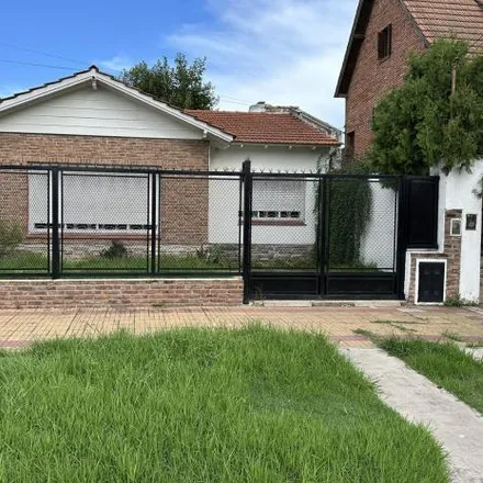 Rent this 3 bed house on José Sánchez 1662 in Adrogué, Argentina