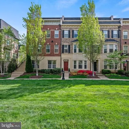 Image 1 - 706 Sentry Square, Oxon Hill, MD 20745, USA - Condo for sale