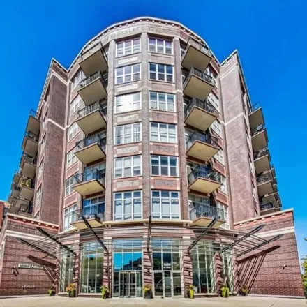 Buy this 2 bed condo on 1000 West Adams Street in Chicago, IL 60612
