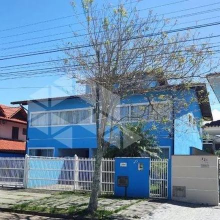 Rent this 3 bed house on Rua Otávio Cruz in Rio Tavares, Florianópolis - SC