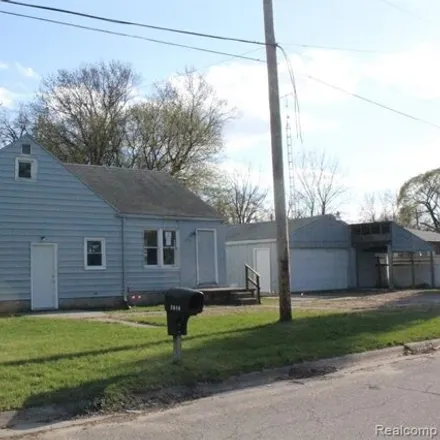 Buy this 3 bed house on 3066 Carr Street in Flint, MI 48506