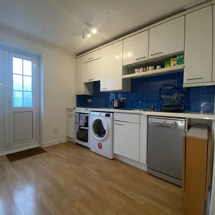 Image 4 - Young Prince, 448 Roman Road, Old Ford, London, E3 5LU, United Kingdom - Apartment for rent
