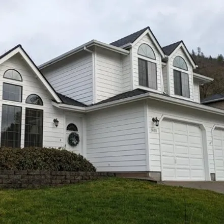 Buy this 4 bed house on 1410 Northeast Heritage Drive in Grants Pass, OR 97526