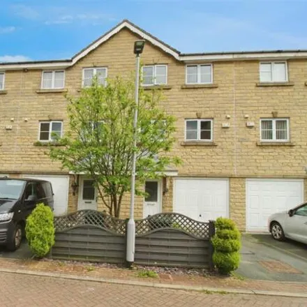 Buy this 3 bed townhouse on Highgate Road in Bradford, BD13 2RP