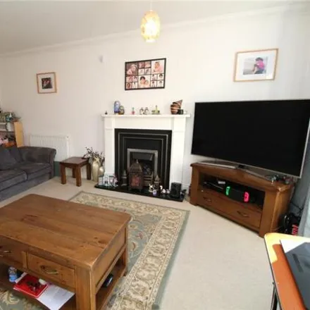 Image 3 - 18 Groves Close, Colchester, CO4 5BP, United Kingdom - Townhouse for sale