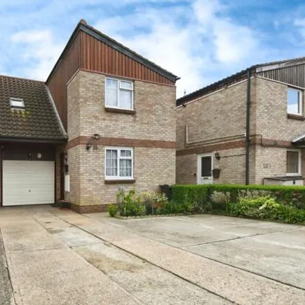 Buy this 3 bed duplex on Mayfair Avenue in Basildon, SS13 1QG