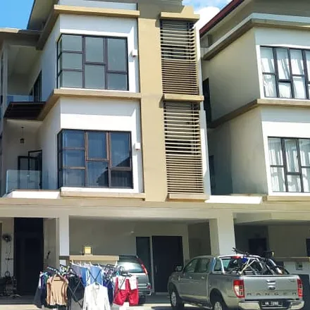 Rent this 3 bed townhouse on unnamed road in 16 Sierra, 47110 Sepang
