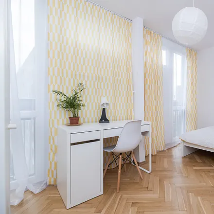 Rent this 3 bed room on Icchoka Lejba Pereca 13/19 in 00-849 Warsaw, Poland