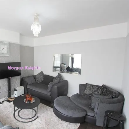 Rent this 6 bed townhouse on 31 Wall End Road in London, E6 2NP
