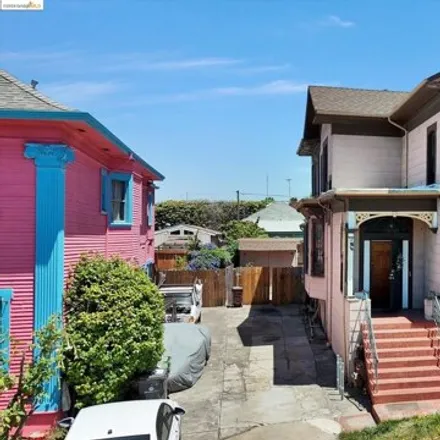 Buy this 4 bed house on 828 34th Street in Oakland, CA 94609