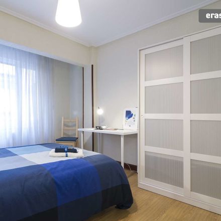 Rent this 3 bed room on Valentin de Berriotxoa Kalea in 48920 Portugalete, Bizkaia