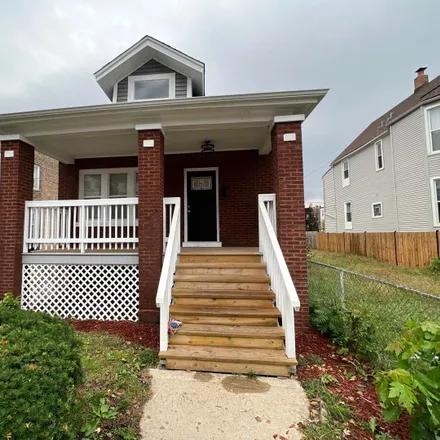 Buy this 3 bed house on 7136 South Ellis Avenue in Chicago, IL 60619