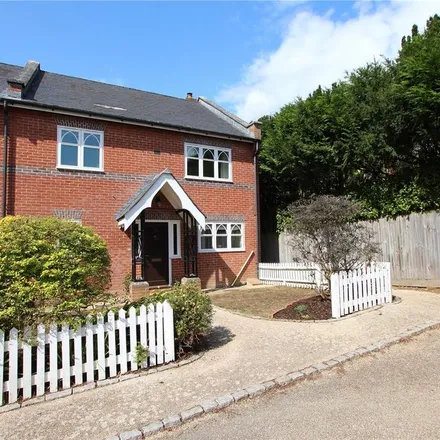 Rent this 3 bed house on Convent Gardens in Findon, BN14 0RZ