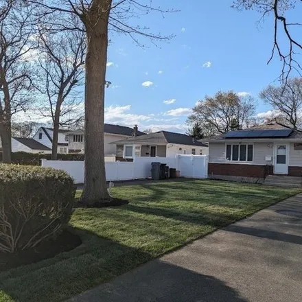 Buy this 4 bed house on 17 West Bay Shore Road in Baywood, NY 11706